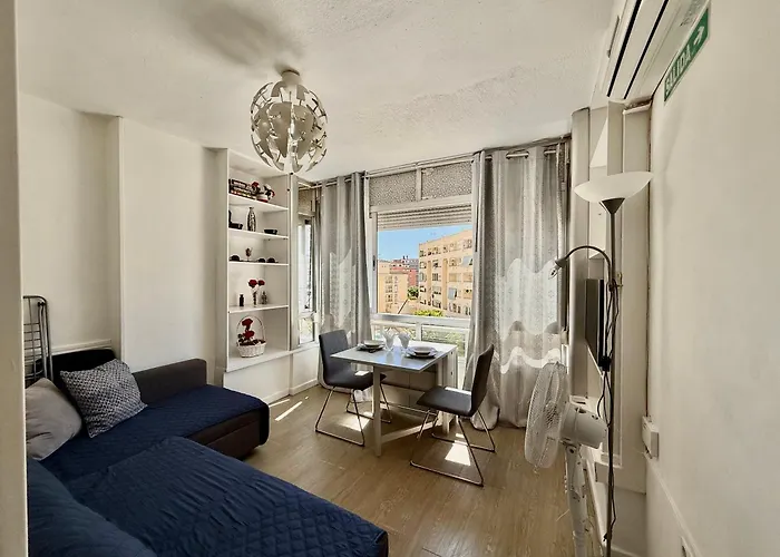 Los Verdiales Central Apartment Walking Distance To The Beach דירה *